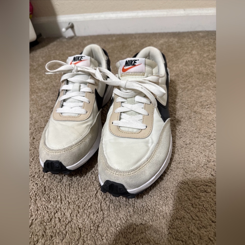 🚨SALE🚨 NIKE Women’s Waffle Debut Sneaker Sanddrift/Black/White Size 8.5